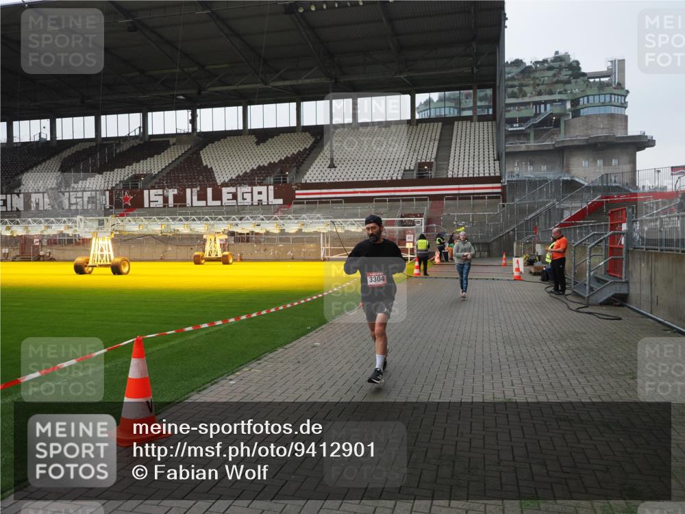 07.12.2025 - St. Pauli X-Mass-Run No. 15 Fabian Wolf http://msf.ph/oto/9412901 07.12.2025 11:18:19 Ziel 1325, 1348, 2045, 3201, 3221, 3304, 3327 meine-sportfotos.de