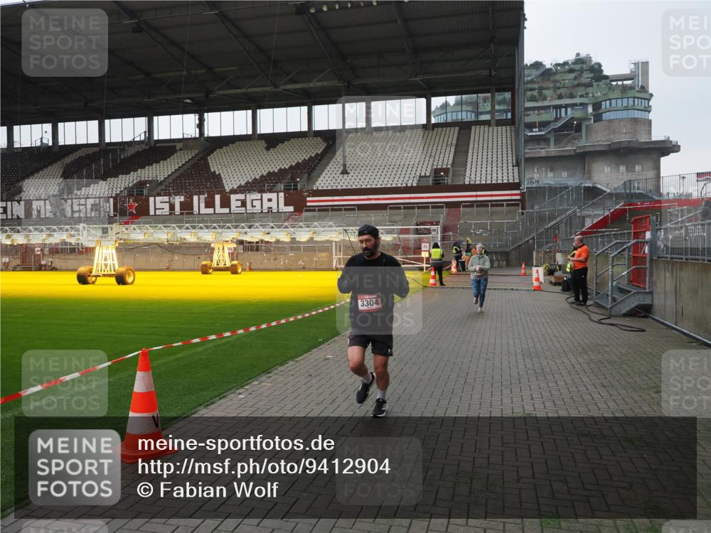 07.12.2025 - St. Pauli X-Mass-Run No. 15 Fabian Wolf http://msf.ph/oto/9412904 07.12.2025 11:18:20 Ziel 1325, 1348, 2045, 3201, 3304, 3327 meine-sportfotos.de