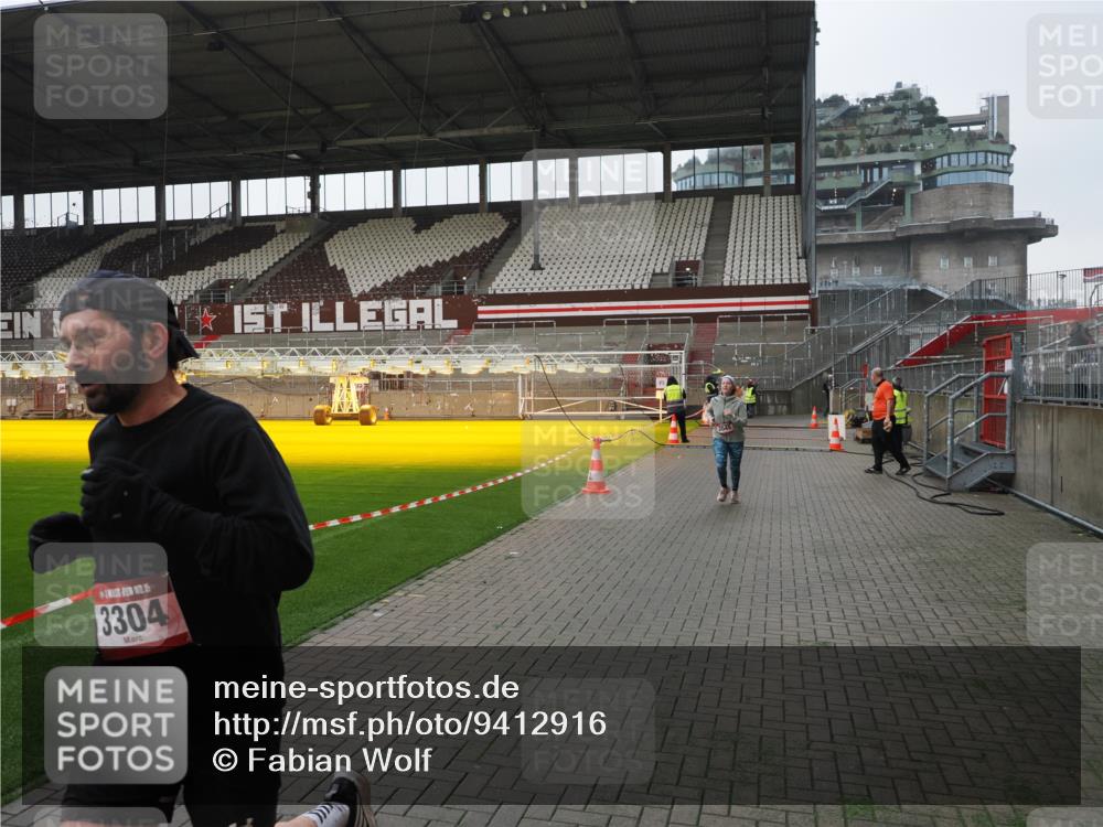 07.12.2025 - St. Pauli X-Mass-Run No. 15 Fabian Wolf http://msf.ph/oto/9412916 07.12.2025 11:18:20 Ziel 1325, 1348, 2045, 3201, 3304, 3327 meine-sportfotos.de