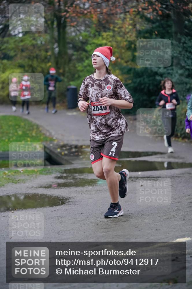 07.12.2025 - St. Pauli X-Mass-Run No. 15 Michael Burmester http://msf.ph/oto/9412917 07.12.2025 10:02:31 Laufen 2049, 2 meine-sportfotos.de