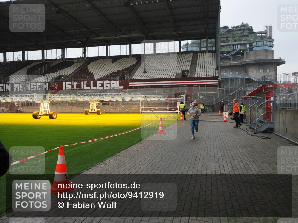 07.12.2025 - St. Pauli X-Mass-Run No. 15 Fabian Wolf http://msf.ph/oto/9412919 07.12.2025 11:18:21 Ziel 1325, 1348, 2045, 3201, 3304 meine-sportfotos.de