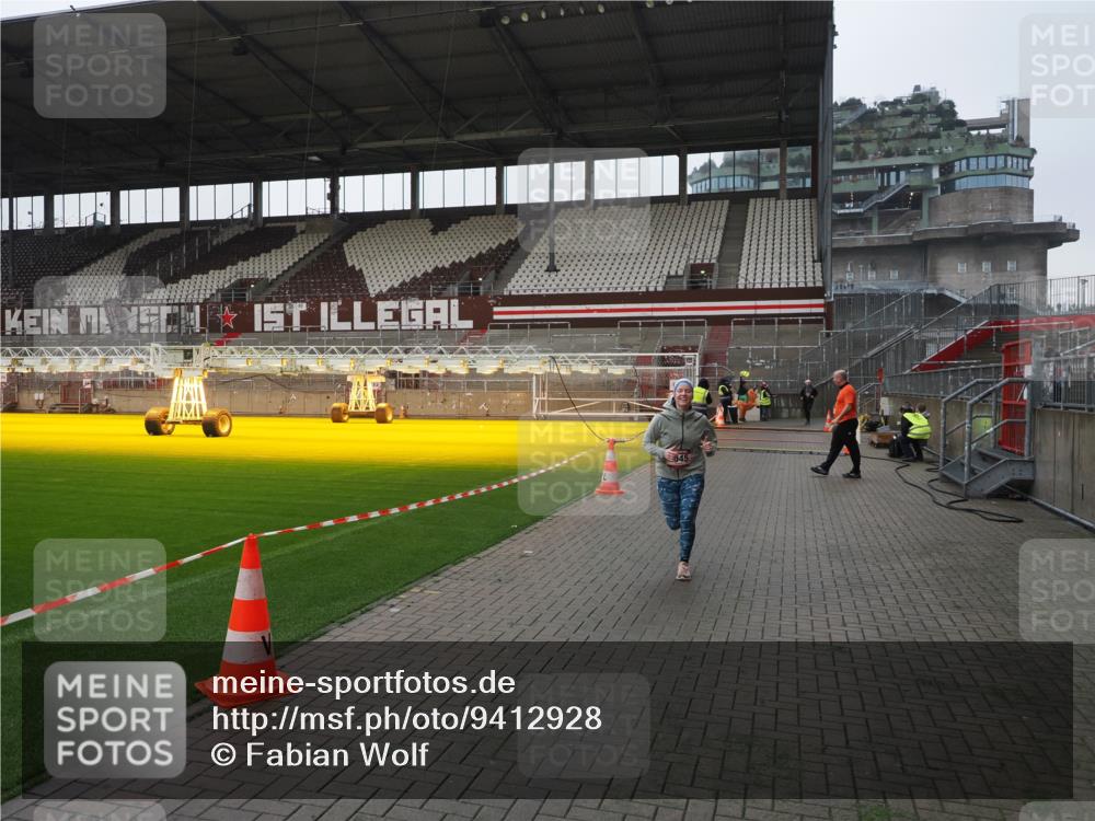 07.12.2025 - St. Pauli X-Mass-Run No. 15 Fabian Wolf http://msf.ph/oto/9412928 07.12.2025 11:18:22 Ziel 1348, 2045, 3201, 3304 meine-sportfotos.de
