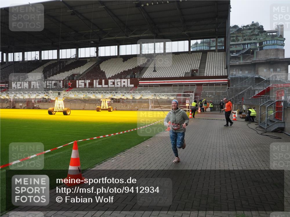 07.12.2025 - St. Pauli X-Mass-Run No. 15 Fabian Wolf http://msf.ph/oto/9412934 07.12.2025 11:18:22 Ziel 1348, 2045, 3201, 3304 meine-sportfotos.de