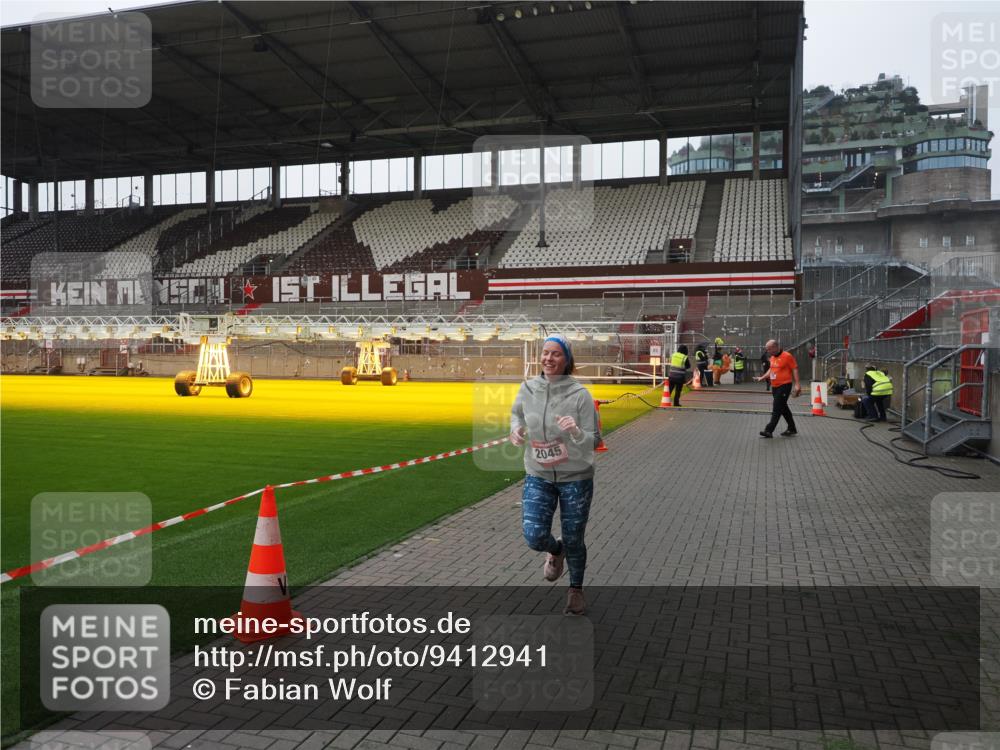 07.12.2025 - St. Pauli X-Mass-Run No. 15 Fabian Wolf http://msf.ph/oto/9412941 07.12.2025 11:18:22 Ziel 1348, 2045, 3201, 3304 meine-sportfotos.de