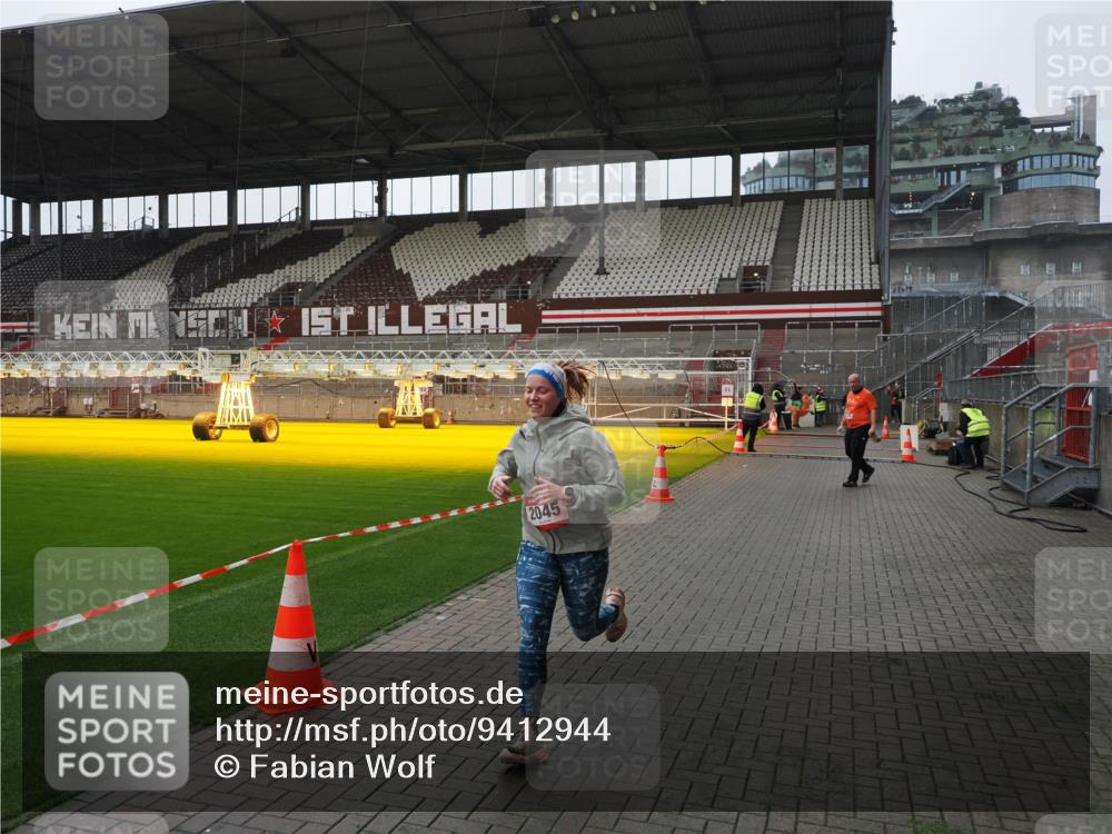 07.12.2025 - St. Pauli X-Mass-Run No. 15 Fabian Wolf http://msf.ph/oto/9412944 07.12.2025 11:18:23 Ziel 1348, 2045, 3201, 3304 meine-sportfotos.de