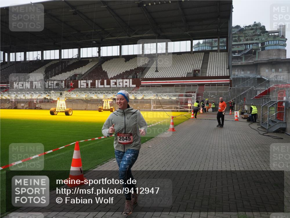 07.12.2025 - St. Pauli X-Mass-Run No. 15 Fabian Wolf http://msf.ph/oto/9412947 07.12.2025 11:18:23 Ziel 1348, 2045, 3201, 3304 meine-sportfotos.de