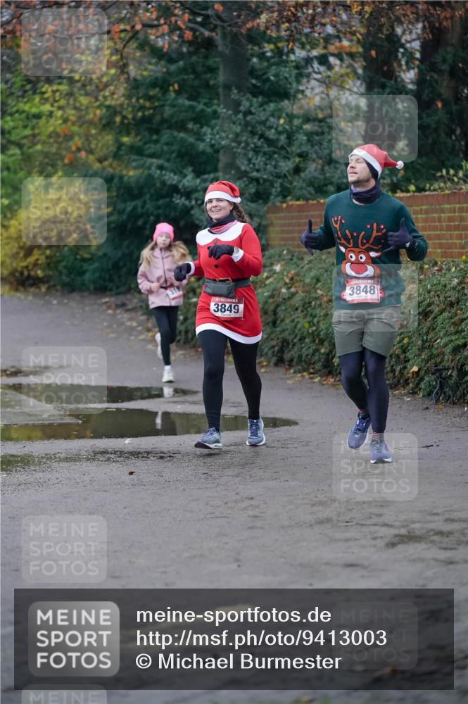 07.12.2025 - St. Pauli X-Mass-Run No. 15 Michael Burmester http://msf.ph/oto/9413003 07.12.2025 10:02:40 Laufen 3848, 3849 meine-sportfotos.de