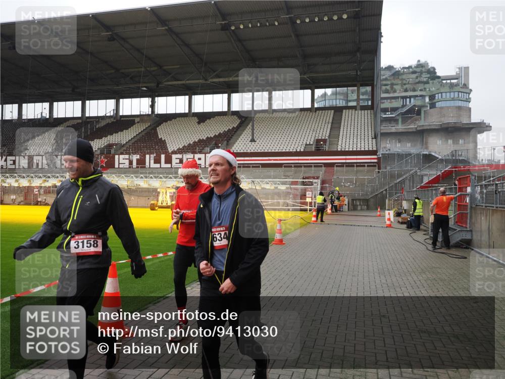 07.12.2025 - St. Pauli X-Mass-Run No. 15 Fabian Wolf http://msf.ph/oto/9413030 07.12.2025 11:18:36 Ziel 2045, 2918, 3138, 3158, 3634, 3636 meine-sportfotos.de
