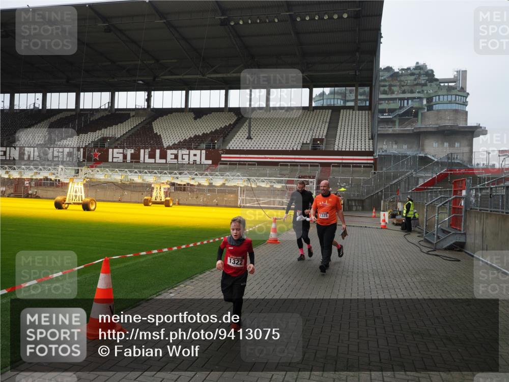 07.12.2025 - St. Pauli X-Mass-Run No. 15 Fabian Wolf http://msf.ph/oto/9413075 07.12.2025 11:18:55 Ziel 1109, 1322, 2064, 2067 meine-sportfotos.de