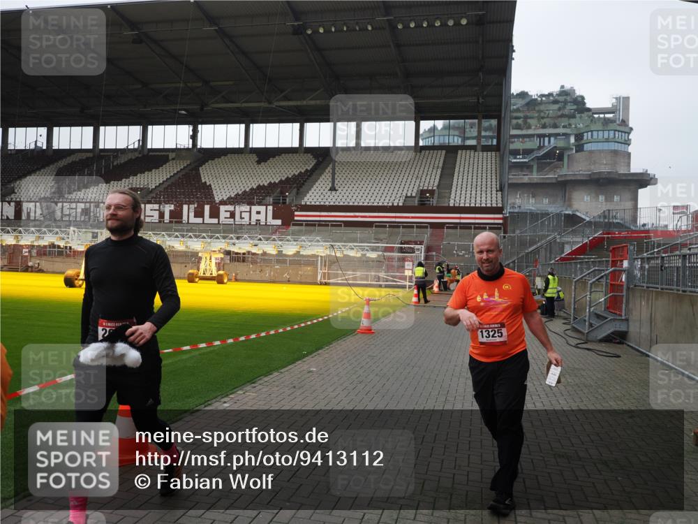 07.12.2025 - St. Pauli X-Mass-Run No. 15 Fabian Wolf http://msf.ph/oto/9413112 07.12.2025 11:18:58 Ziel 1109, 1322, 2064, 2067 meine-sportfotos.de
