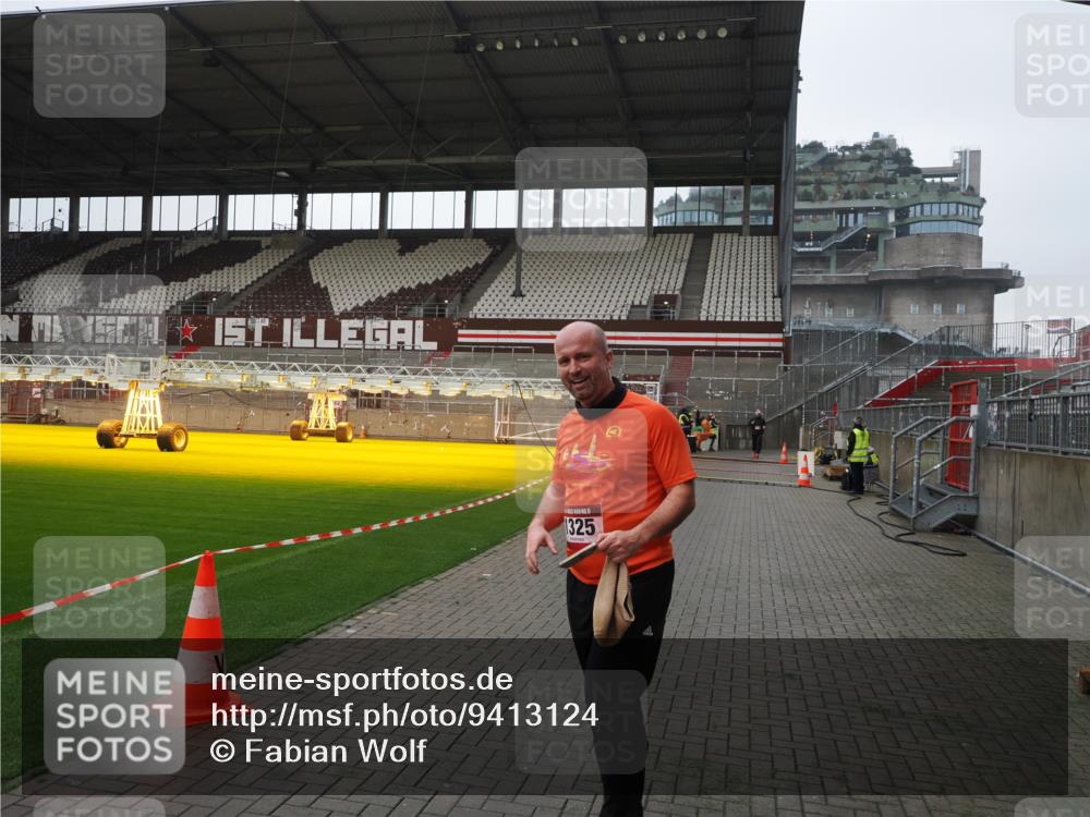 07.12.2025 - St. Pauli X-Mass-Run No. 15 Fabian Wolf http://msf.ph/oto/9413124 07.12.2025 11:18:59 Ziel 1109, 1322, 2064, 2067 meine-sportfotos.de