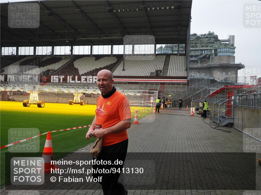 07.12.2025 - St. Pauli X-Mass-Run No. 15 Fabian Wolf http://msf.ph/oto/9413130 07.12.2025 11:18:59 Ziel 1109, 1322, 2064, 2067 meine-sportfotos.de