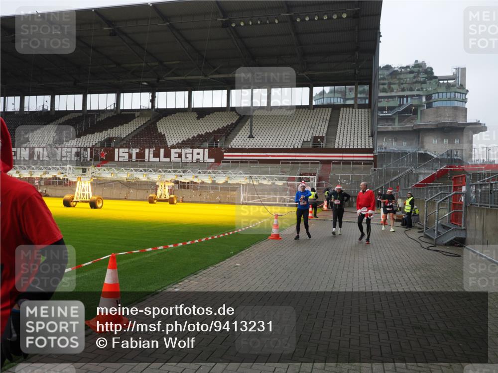 07.12.2025 - St. Pauli X-Mass-Run No. 15 Fabian Wolf http://msf.ph/oto/9413231 07.12.2025 11:19:15 Ziel 295, 302, 1617, 2597, 2788, 3205 meine-sportfotos.de