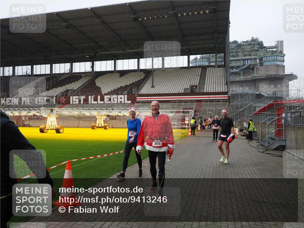 07.12.2025 - St. Pauli X-Mass-Run No. 15 Fabian Wolf http://msf.ph/oto/9413246 07.12.2025 11:19:23 Ziel 295, 302, 797, 1617, 2062, 2597, 2788, 3205 meine-sportfotos.de