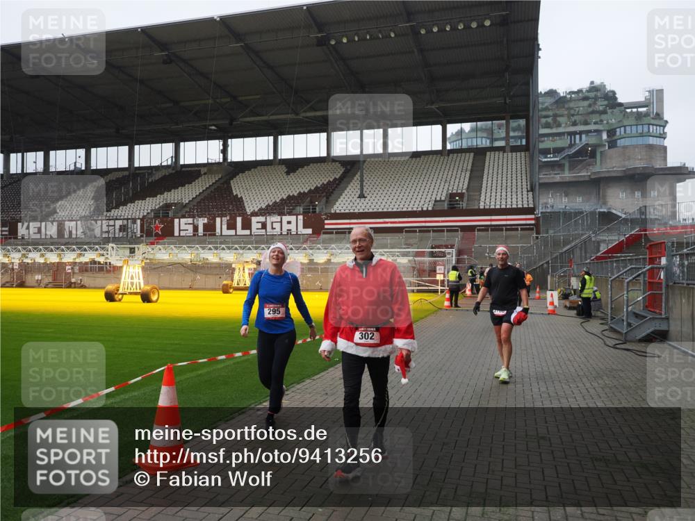 07.12.2025 - St. Pauli X-Mass-Run No. 15 Fabian Wolf http://msf.ph/oto/9413256 07.12.2025 11:19:24 Ziel 295, 302, 797, 2062, 2597, 2788, 3205 meine-sportfotos.de