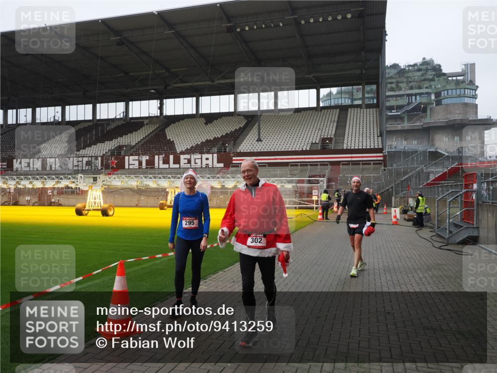 07.12.2025 - St. Pauli X-Mass-Run No. 15 Fabian Wolf http://msf.ph/oto/9413259 07.12.2025 11:19:24 Ziel 295, 302, 797, 2062, 2597, 2788, 3205 meine-sportfotos.de