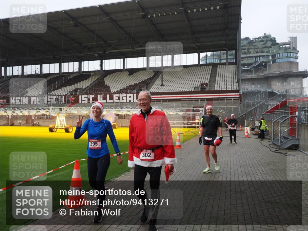 07.12.2025 - St. Pauli X-Mass-Run No. 15 Fabian Wolf http://msf.ph/oto/9413271 07.12.2025 11:19:25 Ziel 295, 302, 797, 1563, 2062, 2597, 2788, 3205 meine-sportfotos.de