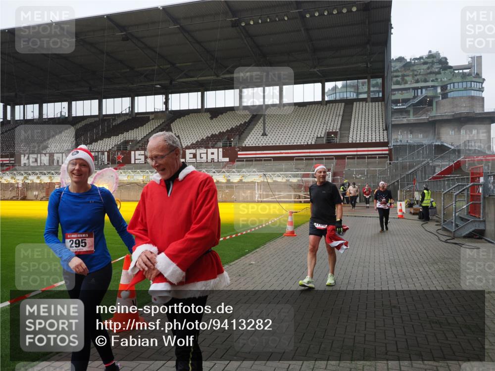 07.12.2025 - St. Pauli X-Mass-Run No. 15 Fabian Wolf http://msf.ph/oto/9413282 07.12.2025 11:19:26 Ziel 295, 302, 797, 1563, 2062, 2597, 2788, 3205 meine-sportfotos.de