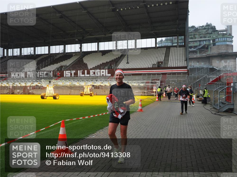07.12.2025 - St. Pauli X-Mass-Run No. 15 Fabian Wolf http://msf.ph/oto/9413308 07.12.2025 11:19:28 Ziel 295, 302, 367, 373, 797, 1563, 2062, 2788, 3205 meine-sportfotos.de
