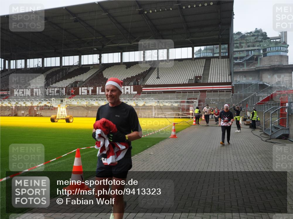 07.12.2025 - St. Pauli X-Mass-Run No. 15 Fabian Wolf http://msf.ph/oto/9413323 07.12.2025 11:19:29 Ziel 367, 373, 797, 1563, 2062, 2788, 3205 meine-sportfotos.de