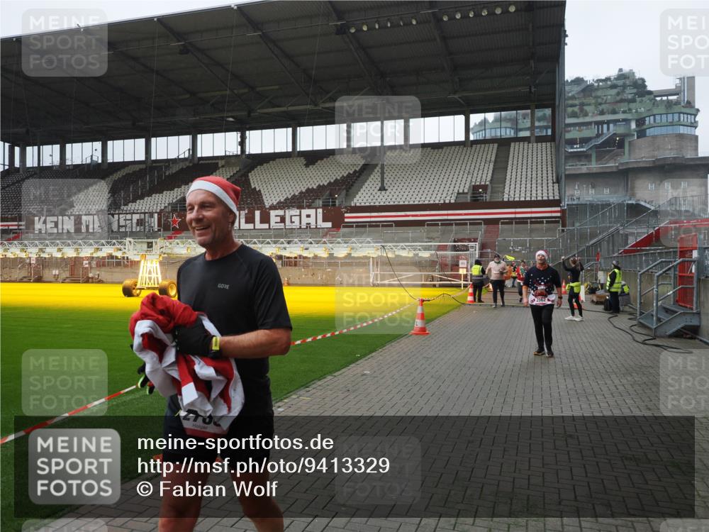 07.12.2025 - St. Pauli X-Mass-Run No. 15 Fabian Wolf http://msf.ph/oto/9413329 07.12.2025 11:19:29 Ziel 367, 373, 797, 1563, 2062, 2788, 3205 meine-sportfotos.de