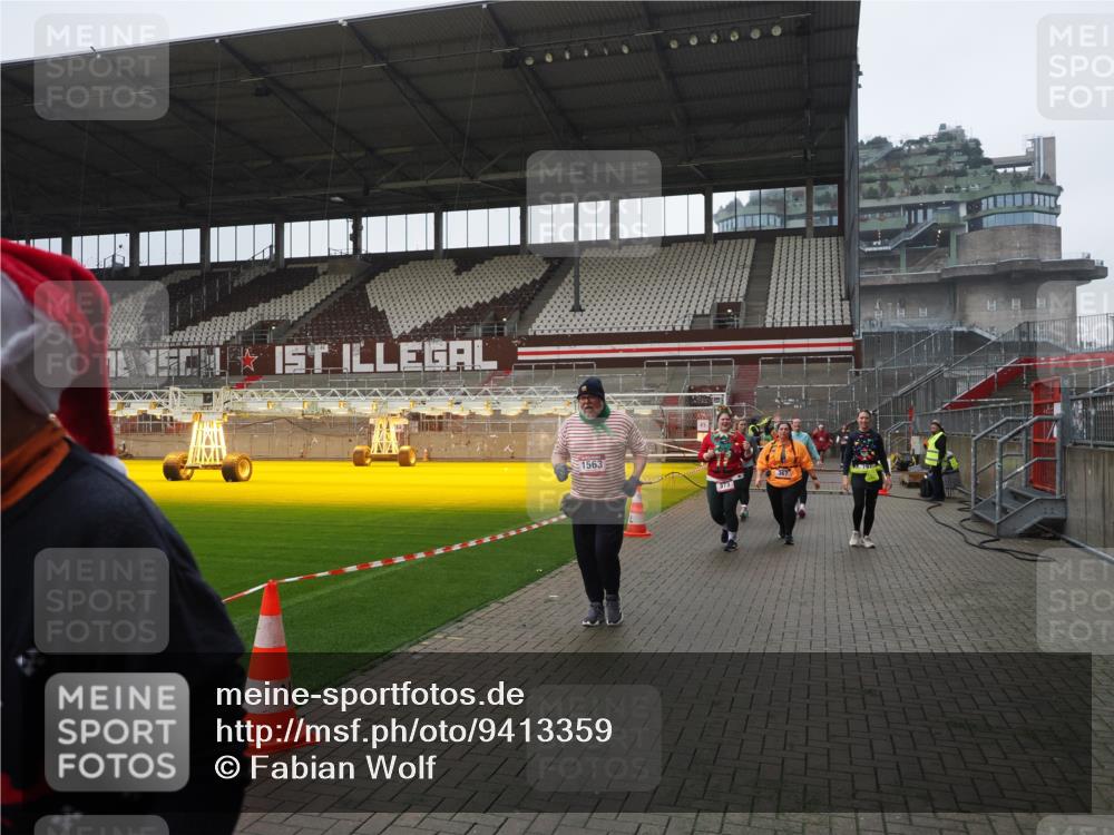 07.12.2025 - St. Pauli X-Mass-Run No. 15 Fabian Wolf http://msf.ph/oto/9413359 07.12.2025 11:19:36 Ziel 367, 373, 797, 1336, 1343, 1563, 2062 meine-sportfotos.de