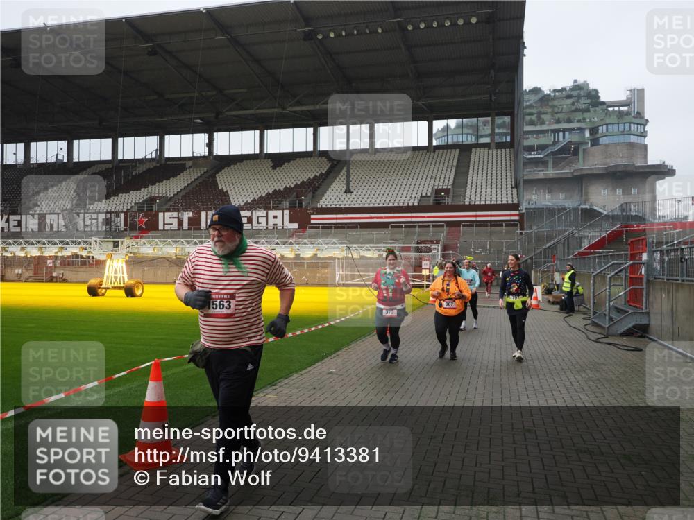 07.12.2025 - St. Pauli X-Mass-Run No. 15 Fabian Wolf http://msf.ph/oto/9413381 07.12.2025 11:19:38 Ziel 367, 373, 797, 1336, 1343, 1563, 2062 meine-sportfotos.de