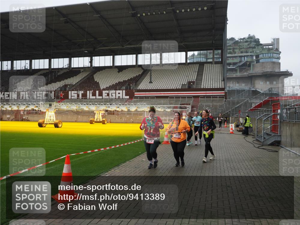 07.12.2025 - St. Pauli X-Mass-Run No. 15 Fabian Wolf http://msf.ph/oto/9413389 07.12.2025 11:19:39 Ziel 367, 373, 797, 1336, 1343, 1563, 2062, 2217, 3160 meine-sportfotos.de