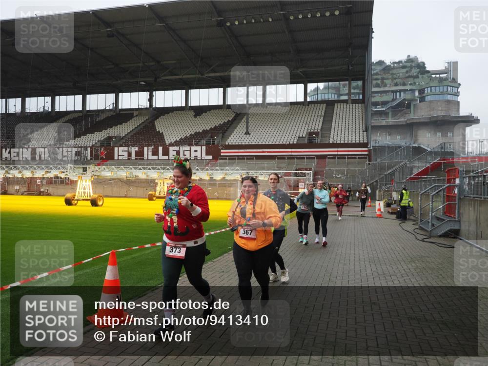 07.12.2025 - St. Pauli X-Mass-Run No. 15 Fabian Wolf http://msf.ph/oto/9413410 07.12.2025 11:19:41 Ziel 367, 373, 797, 1336, 1343, 1563, 2217, 3160 meine-sportfotos.de