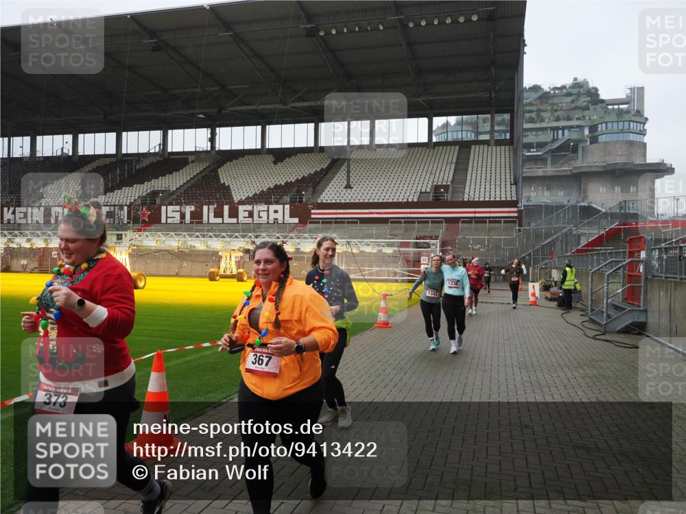 07.12.2025 - St. Pauli X-Mass-Run No. 15 Fabian Wolf http://msf.ph/oto/9413422 07.12.2025 11:19:41 Ziel 367, 373, 797, 1336, 1343, 1563, 2217, 3160 meine-sportfotos.de