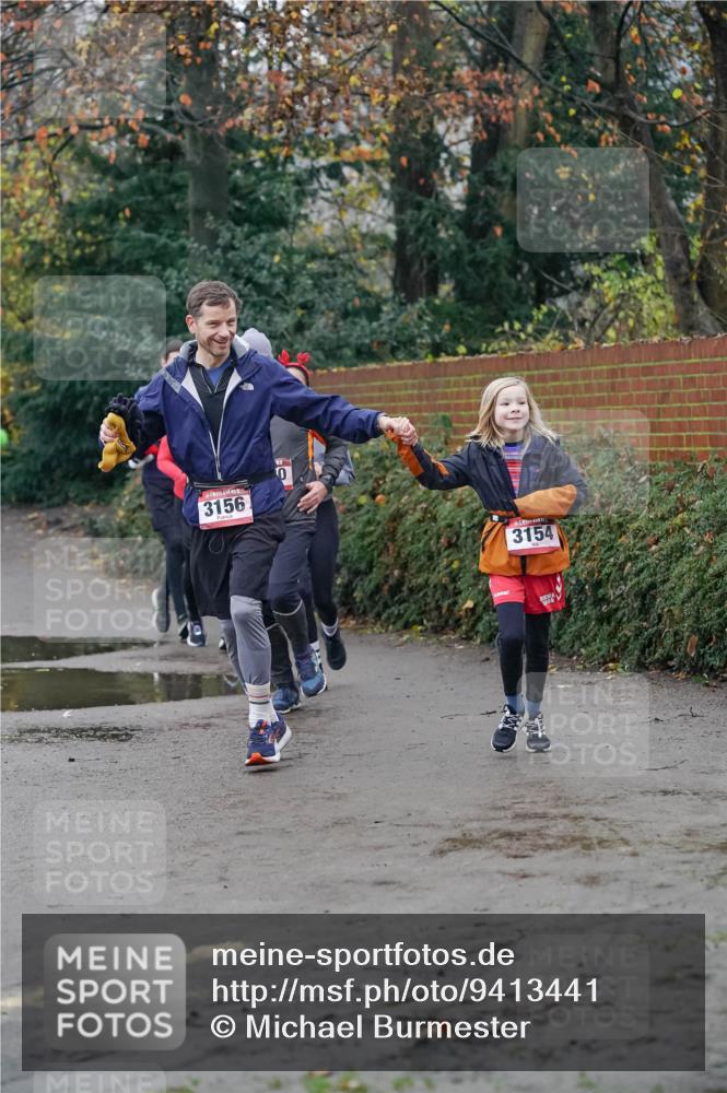 07.12.2025 - St. Pauli X-Mass-Run No. 15 Michael Burmester http://msf.ph/oto/9413441 07.12.2025 10:03:35 Laufen 3156, 3154 meine-sportfotos.de