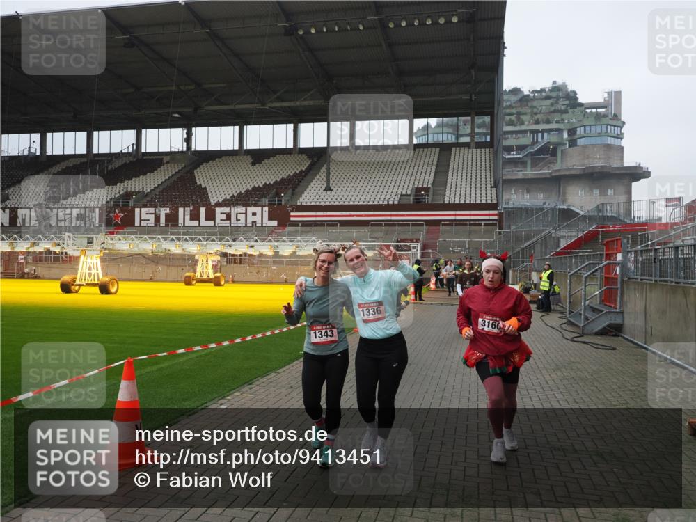 07.12.2025 - St. Pauli X-Mass-Run No. 15 Fabian Wolf http://msf.ph/oto/9413451 07.12.2025 11:19:45 Ziel 367, 373, 1336, 1343, 1563, 2217, 2581, 3075, 3160, 3822, 3823 meine-sportfotos.de