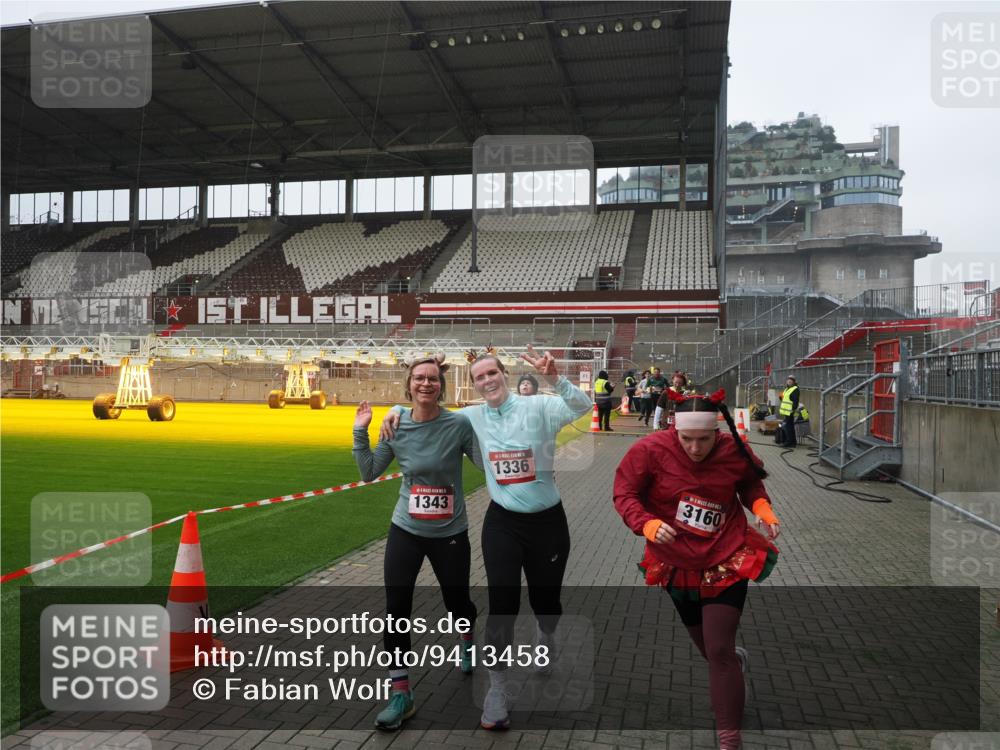 07.12.2025 - St. Pauli X-Mass-Run No. 15 Fabian Wolf http://msf.ph/oto/9413458 07.12.2025 11:19:46 Ziel 367, 373, 1336, 1343, 2217, 2581, 3075, 3160, 3822, 3823 meine-sportfotos.de