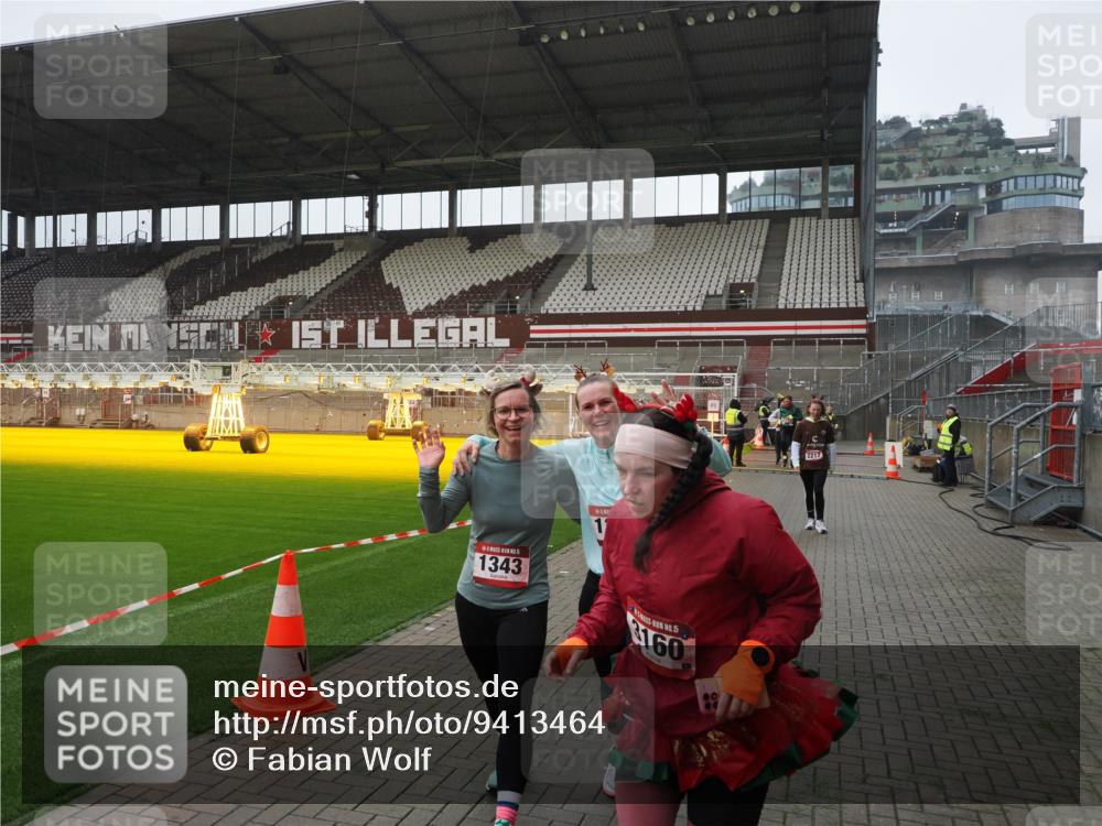 07.12.2025 - St. Pauli X-Mass-Run No. 15 Fabian Wolf http://msf.ph/oto/9413464 07.12.2025 11:19:46 Ziel 367, 373, 1336, 1343, 2217, 2581, 3075, 3160, 3822, 3823 meine-sportfotos.de