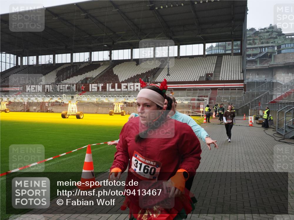 07.12.2025 - St. Pauli X-Mass-Run No. 15 Fabian Wolf http://msf.ph/oto/9413467 07.12.2025 11:19:46 Ziel 367, 373, 1336, 1343, 2217, 2581, 3075, 3160, 3822, 3823 meine-sportfotos.de