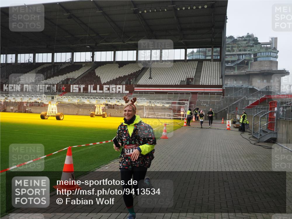 07.12.2025 - St. Pauli X-Mass-Run No. 15 Fabian Wolf http://msf.ph/oto/9413534 07.12.2025 11:19:54 Ziel 2217, 2581, 2771, 3075, 3160, 3170, 3324, 3822, 3823 meine-sportfotos.de