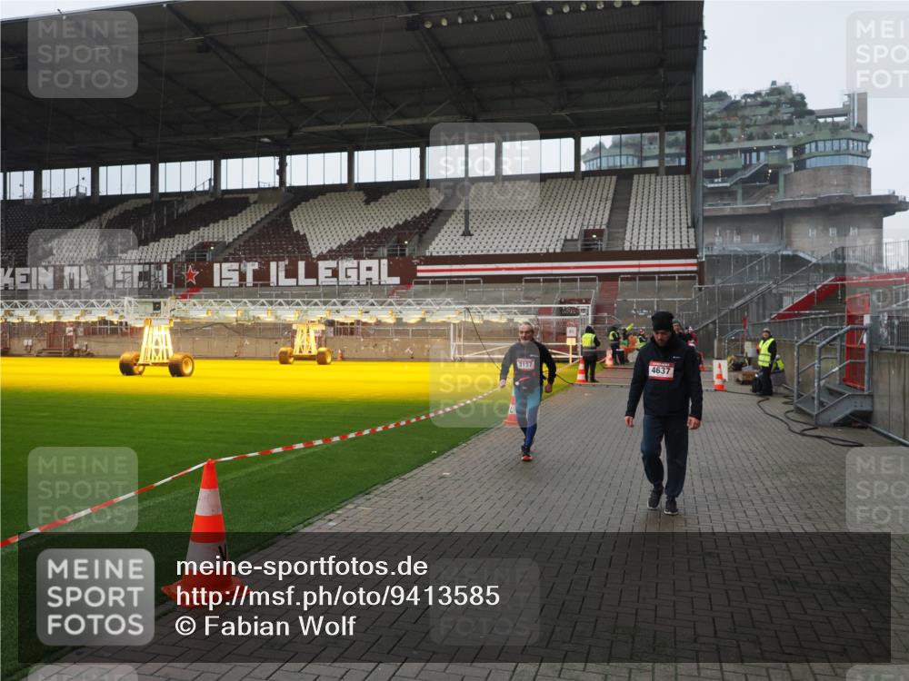 07.12.2025 - St. Pauli X-Mass-Run No. 15 Fabian Wolf http://msf.ph/oto/9413585 07.12.2025 11:20:22 Ziel 2577, 2578, 3129, 3157, 3309, 4637 meine-sportfotos.de
