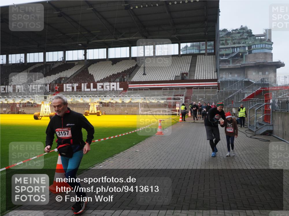 07.12.2025 - St. Pauli X-Mass-Run No. 15 Fabian Wolf http://msf.ph/oto/9413613 07.12.2025 11:20:26 Ziel 1135, 2132, 2134, 2305, 2577, 2578, 3129, 3157, 3309, 4637 meine-sportfotos.de