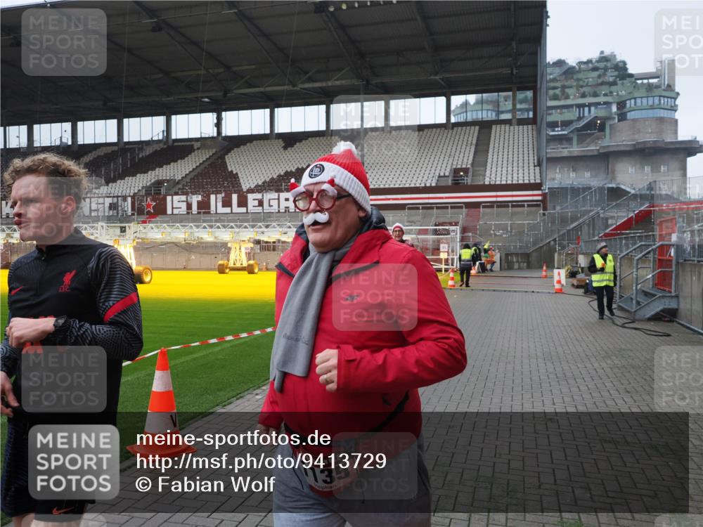 07.12.2025 - St. Pauli X-Mass-Run No. 15 Fabian Wolf http://msf.ph/oto/9413729 07.12.2025 11:20:38 Ziel 1020, 1135, 1614, 2132, 2134, 2242, 2305, 3129, 3309 meine-sportfotos.de