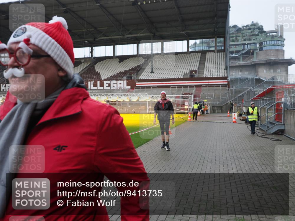 07.12.2025 - St. Pauli X-Mass-Run No. 15 Fabian Wolf http://msf.ph/oto/9413735 07.12.2025 11:20:39 Ziel 1020, 1135, 1614, 2132, 2134, 2242, 2305, 3129, 3309 meine-sportfotos.de