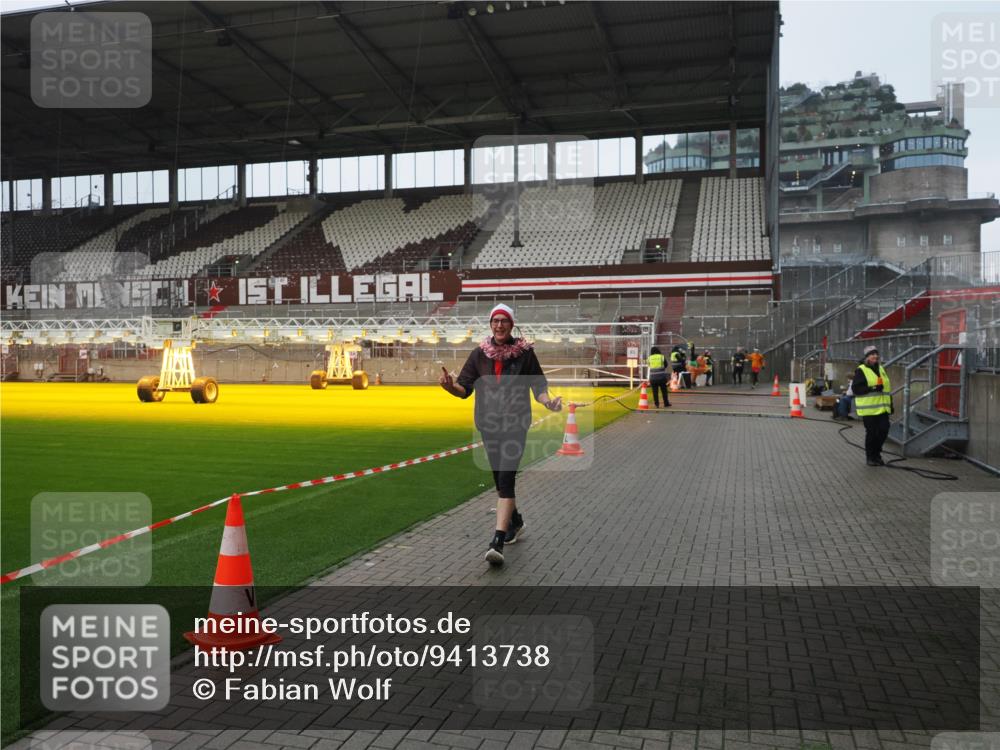07.12.2025 - St. Pauli X-Mass-Run No. 15 Fabian Wolf http://msf.ph/oto/9413738 07.12.2025 11:20:40 Ziel 1020, 1135, 1614, 2132, 2134, 2242, 2305 meine-sportfotos.de
