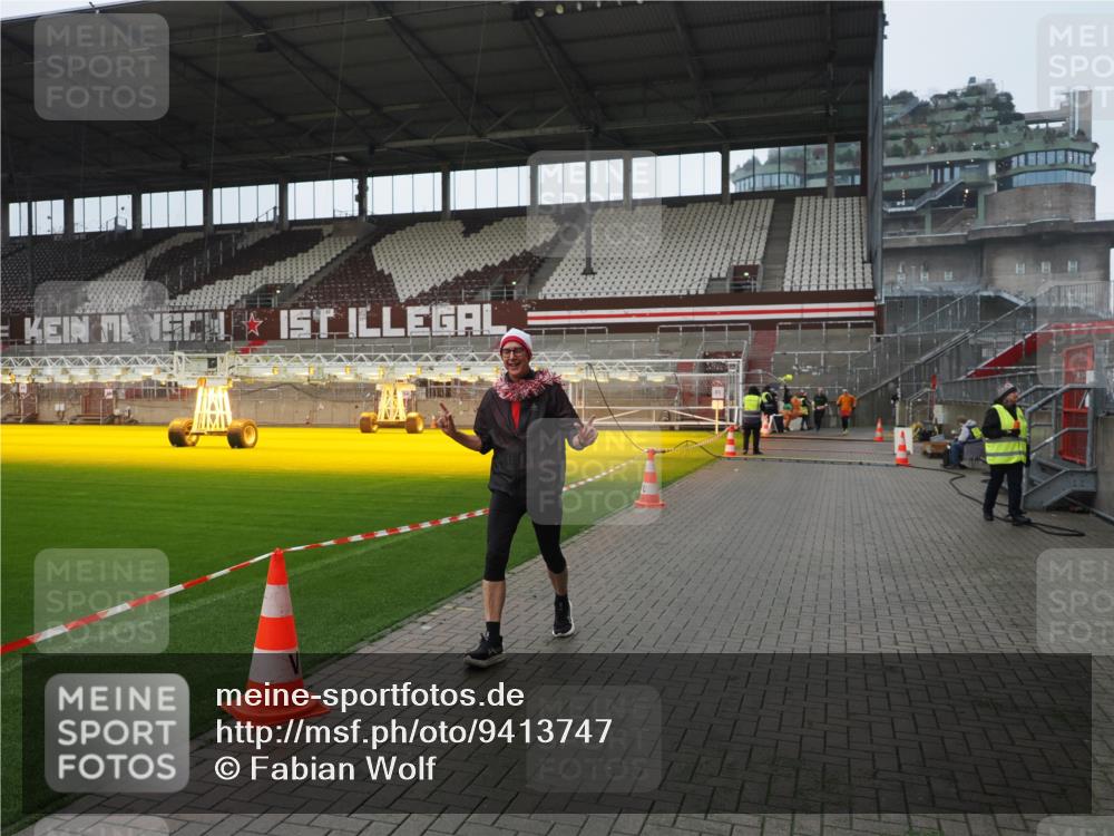 07.12.2025 - St. Pauli X-Mass-Run No. 15 Fabian Wolf http://msf.ph/oto/9413747 07.12.2025 11:20:40 Ziel 1020, 1135, 1614, 2132, 2134, 2242, 2305 meine-sportfotos.de