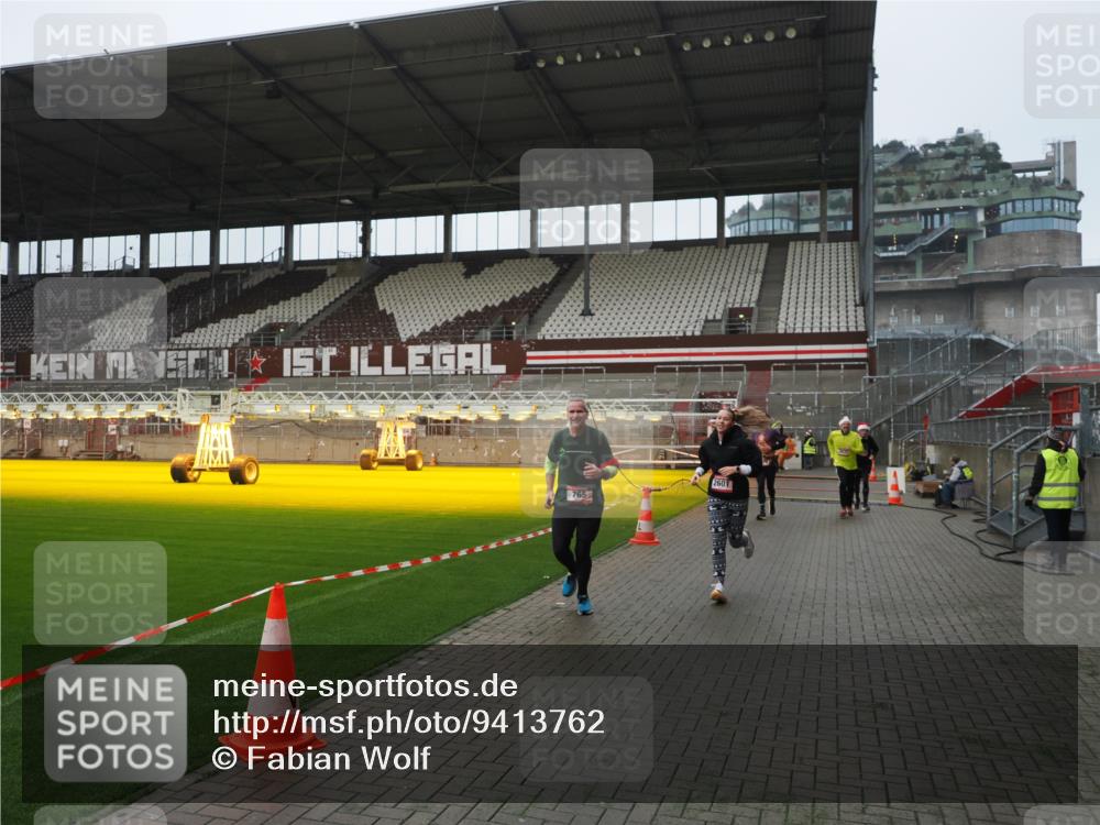 07.12.2025 - St. Pauli X-Mass-Run No. 15 Fabian Wolf http://msf.ph/oto/9413762 07.12.2025 11:20:49 Ziel 540, 765, 2242, 2379, 2462, 2601, 3037 meine-sportfotos.de
