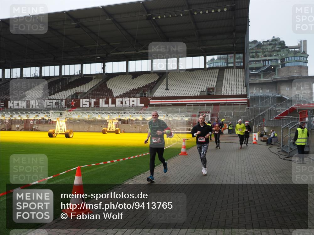 07.12.2025 - St. Pauli X-Mass-Run No. 15 Fabian Wolf http://msf.ph/oto/9413765 07.12.2025 11:20:49 Ziel 540, 765, 2242, 2379, 2462, 2601, 3037 meine-sportfotos.de