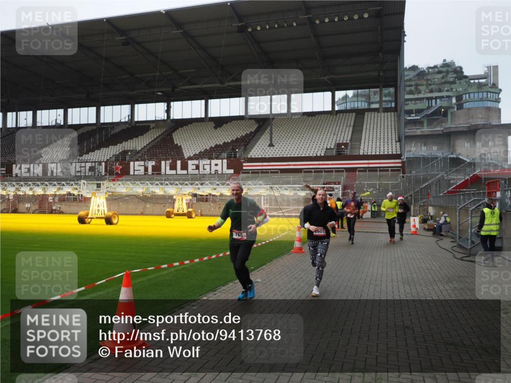 07.12.2025 - St. Pauli X-Mass-Run No. 15 Fabian Wolf http://msf.ph/oto/9413768 07.12.2025 11:20:49 Ziel 540, 765, 2242, 2379, 2462, 2601, 3037 meine-sportfotos.de