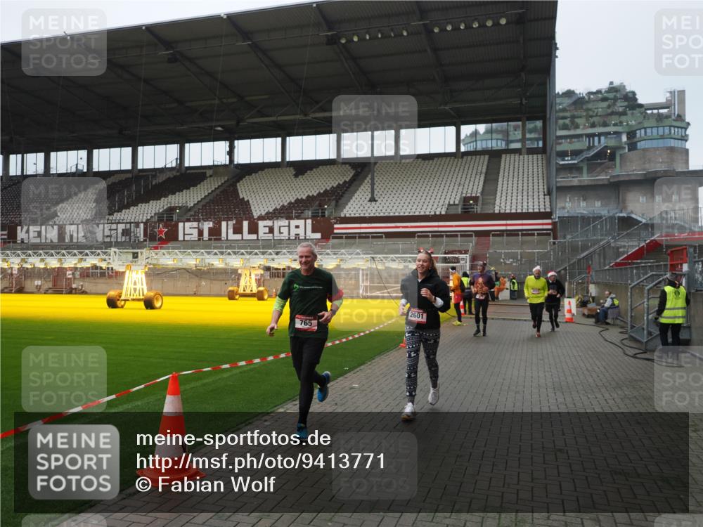 07.12.2025 - St. Pauli X-Mass-Run No. 15 Fabian Wolf http://msf.ph/oto/9413771 07.12.2025 11:20:50 Ziel 540, 765, 2379, 2462, 2601, 3037 meine-sportfotos.de