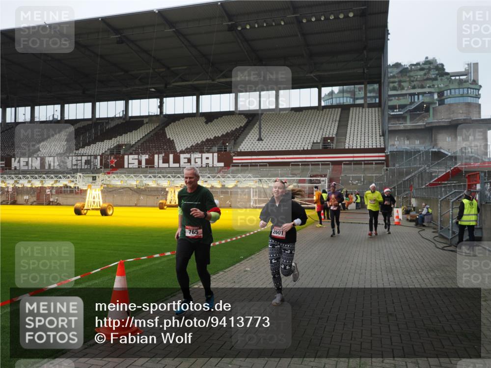 07.12.2025 - St. Pauli X-Mass-Run No. 15 Fabian Wolf http://msf.ph/oto/9413773 07.12.2025 11:20:50 Ziel 540, 765, 2379, 2462, 2601, 3037 meine-sportfotos.de