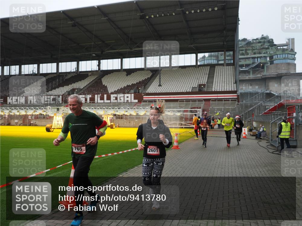 07.12.2025 - St. Pauli X-Mass-Run No. 15 Fabian Wolf http://msf.ph/oto/9413780 07.12.2025 11:20:50 Ziel 540, 765, 2379, 2462, 2601, 3037 meine-sportfotos.de