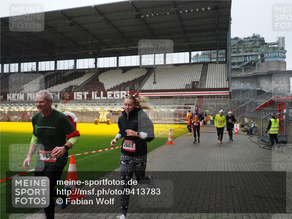 07.12.2025 - St. Pauli X-Mass-Run No. 15 Fabian Wolf http://msf.ph/oto/9413783 07.12.2025 11:20:50 Ziel 540, 765, 2379, 2462, 2601, 3037 meine-sportfotos.de
