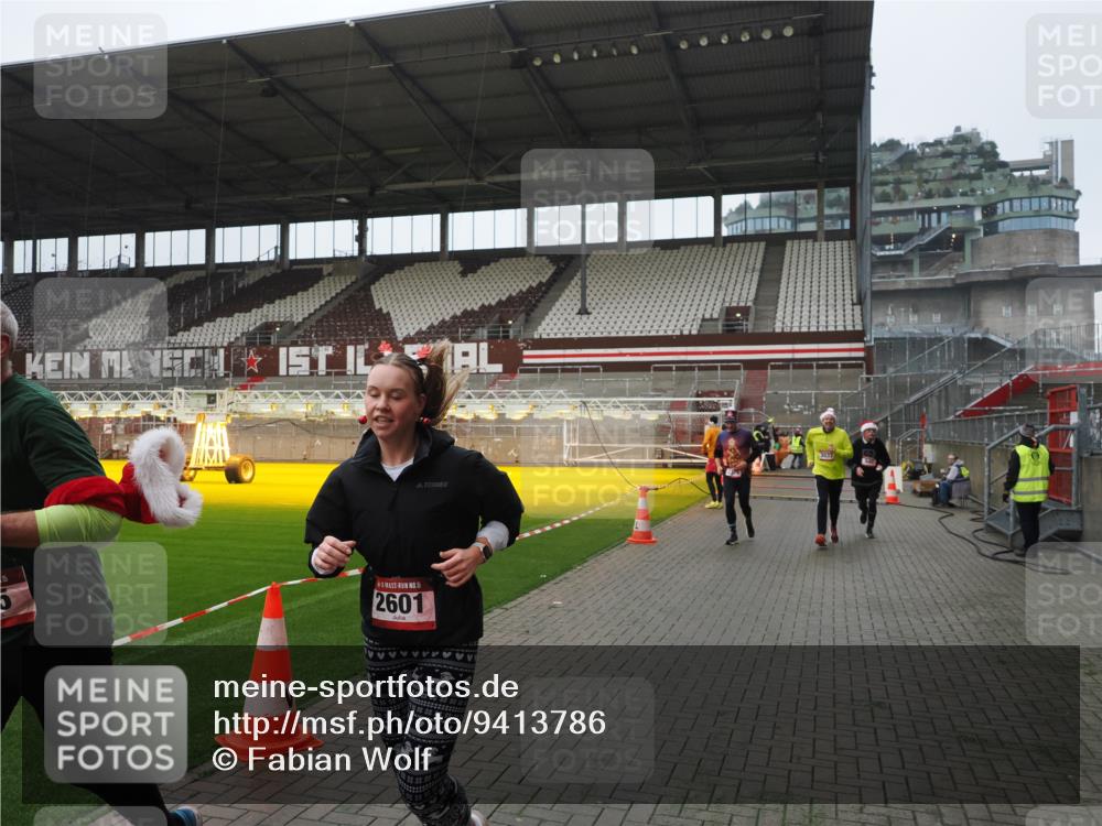 07.12.2025 - St. Pauli X-Mass-Run No. 15 Fabian Wolf http://msf.ph/oto/9413786 07.12.2025 11:20:51 Ziel 540, 765, 2379, 2462, 2601, 3037 meine-sportfotos.de